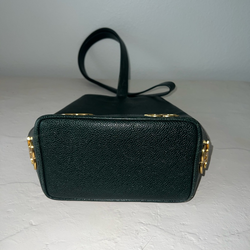 Rare Vintage Chanel Emerald Green with Gold Bucket Bag with Iconic Design - Picture 11 of 11
